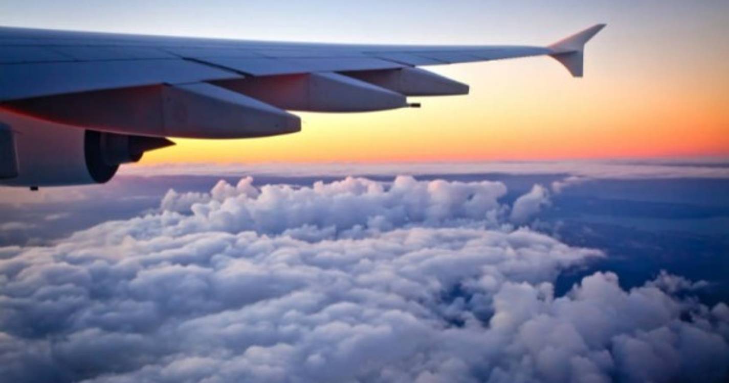 Airbus russo aterra de emergência em prado siberiano