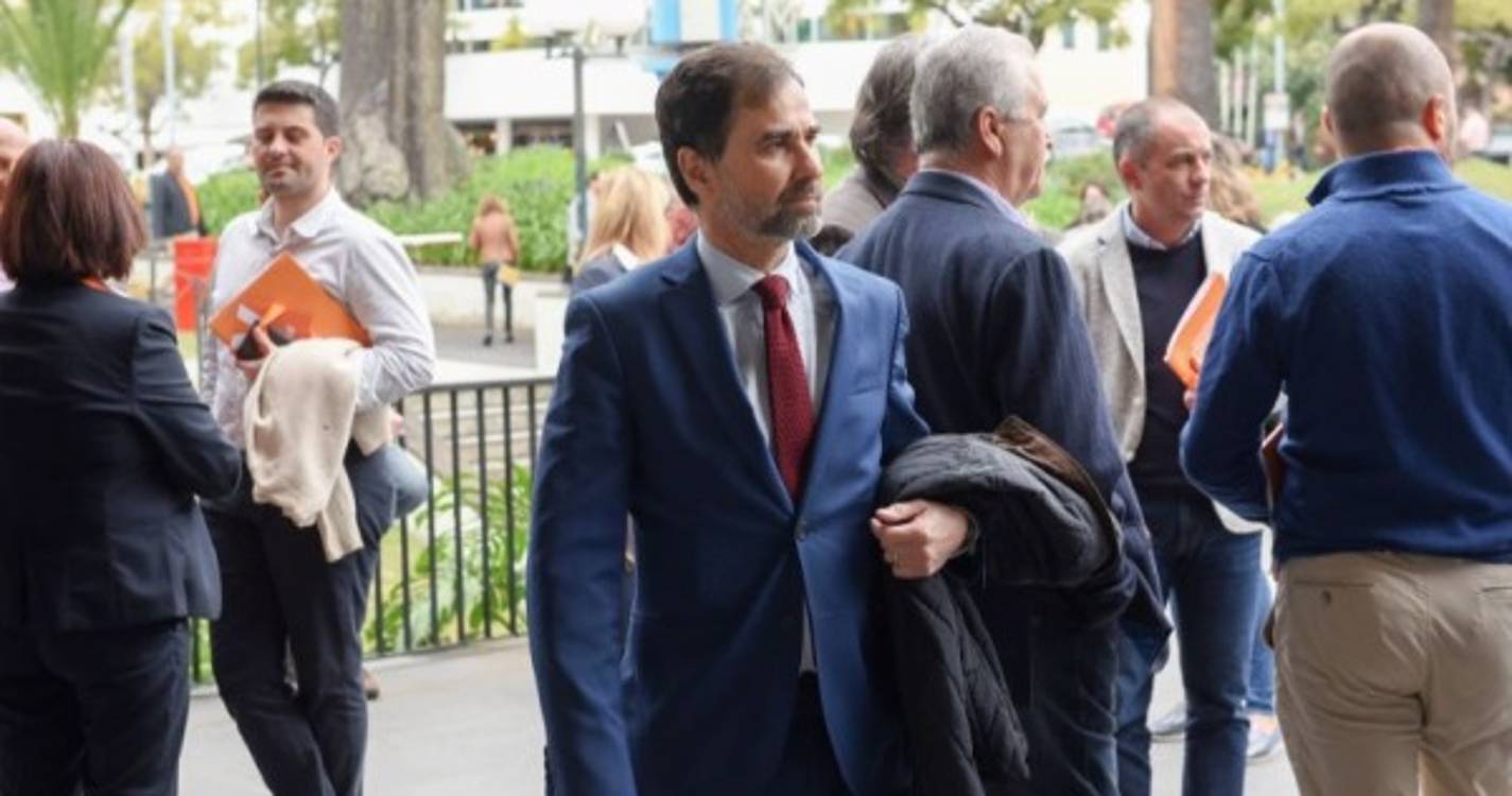 Paulo Neves exige recuo da TAP em abandonar o Porto Santo