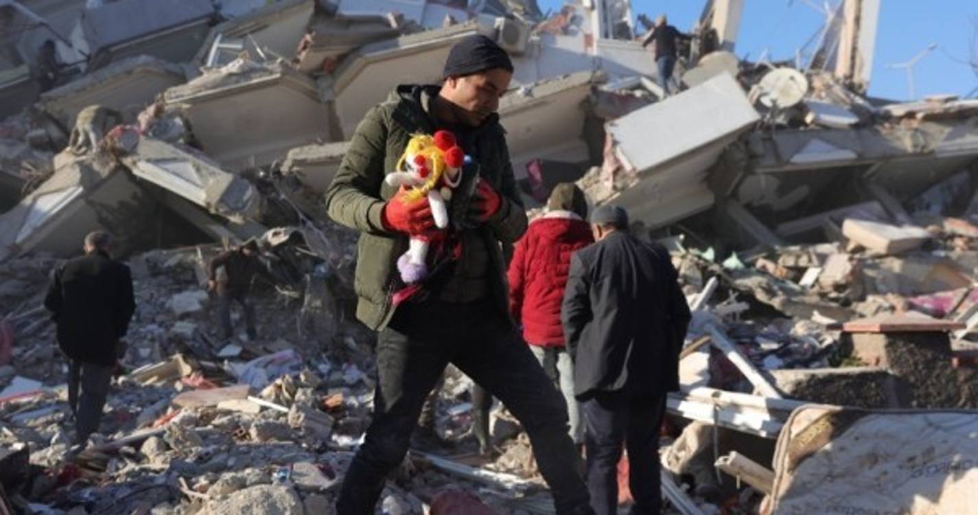 Turquia/Sismo: Novo balanço aponta para mais de 15 mil mortos