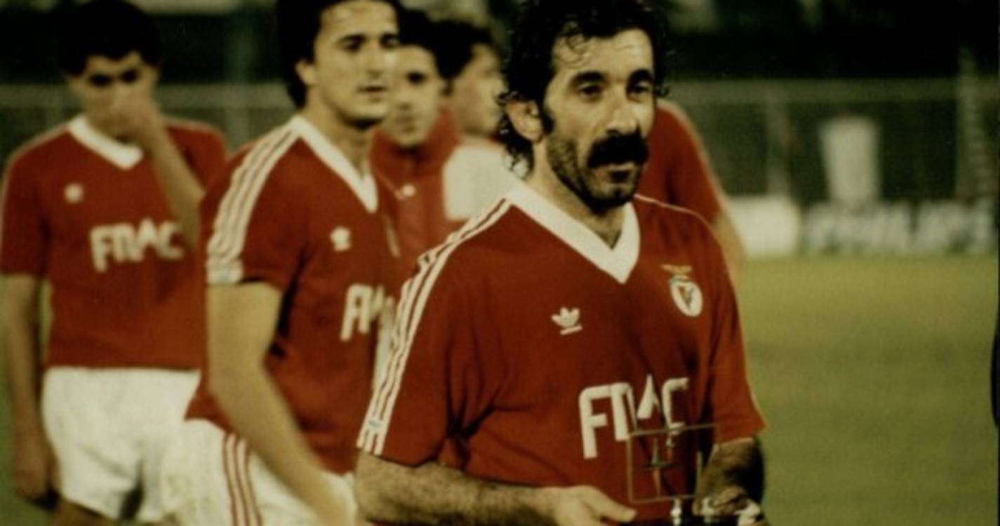 Benfica vai efetuar homenagem na Luz a Chalana e retira camisola 10 esta época