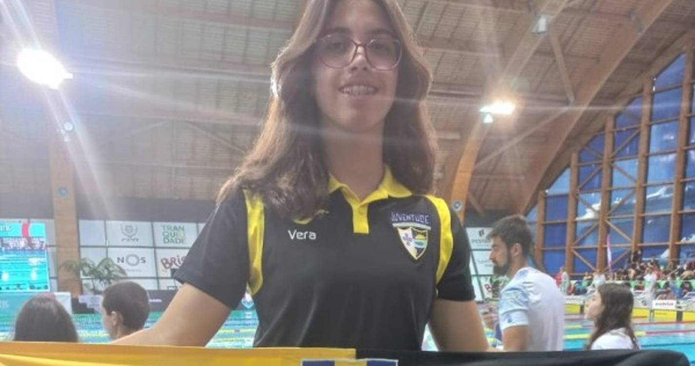 Nadadora do Juventude Atlântico Clube - Salesianos em 2.º lugar nos 100m costas