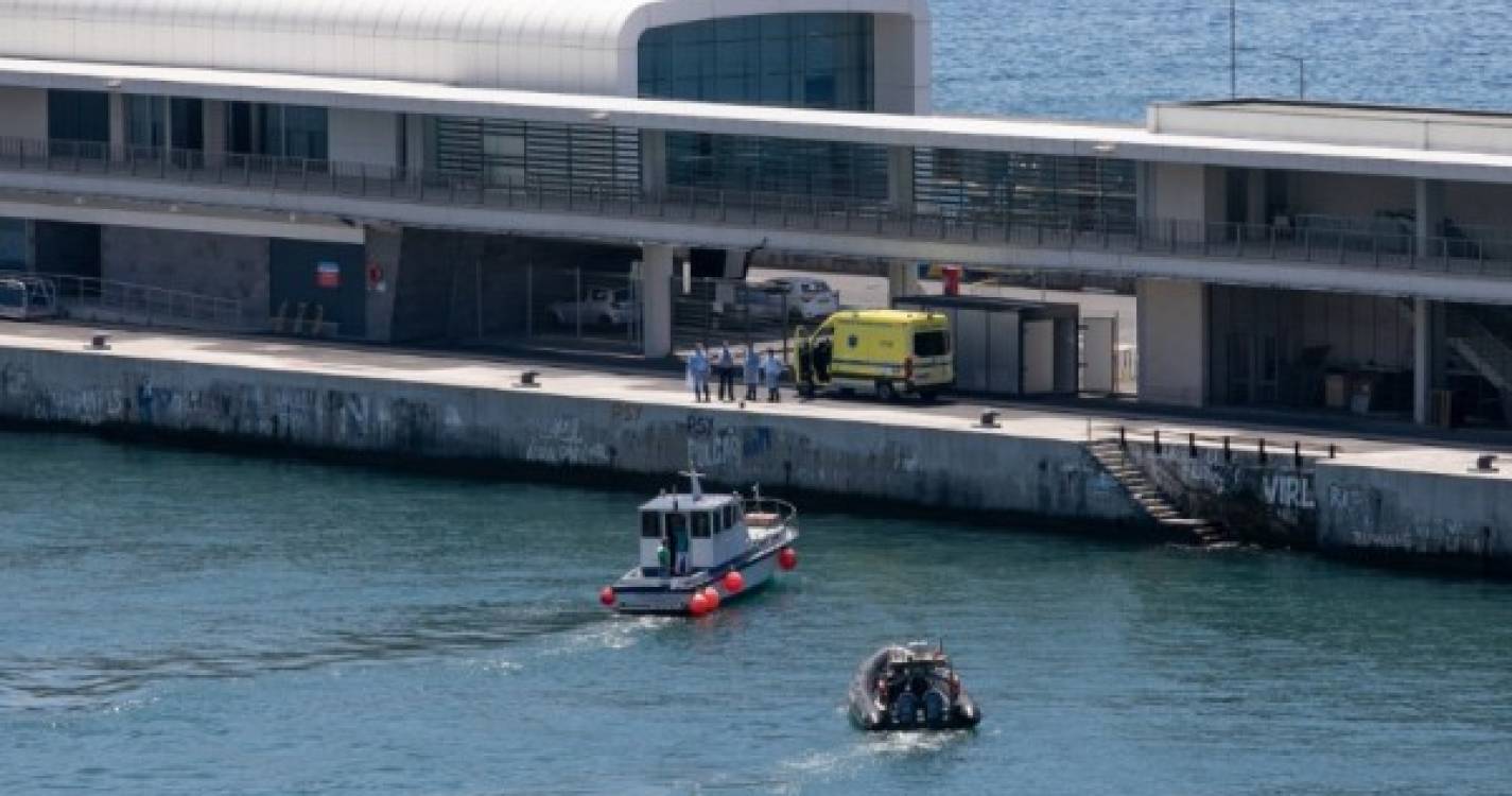 Sapadores do Funchal transportaram tripulante de navio para o Hospital da Luz