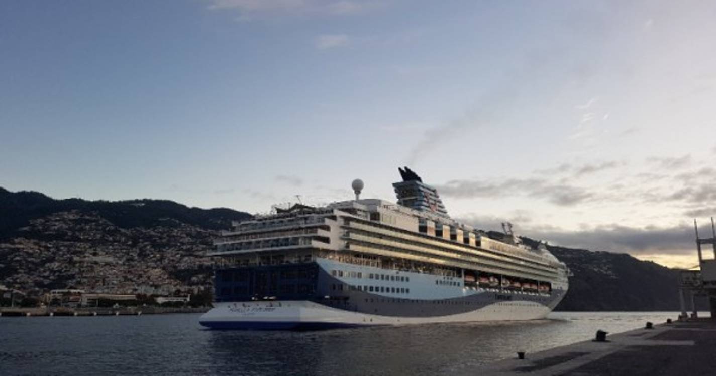 ‘Marella Explorer’ traz mais de 1.800 passageiros ao Funchal e movimenta 60 veículos em terra