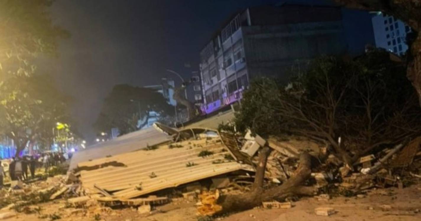 Recuperados quase 250 mil euros em escombros de prédio que desabou em Luanda