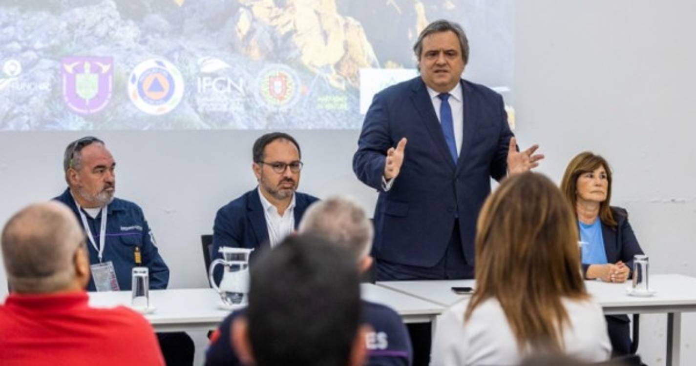 20 profissionais de turismo realizam curso de Suporte Básico de Vida com desfibriladores automáticos externos