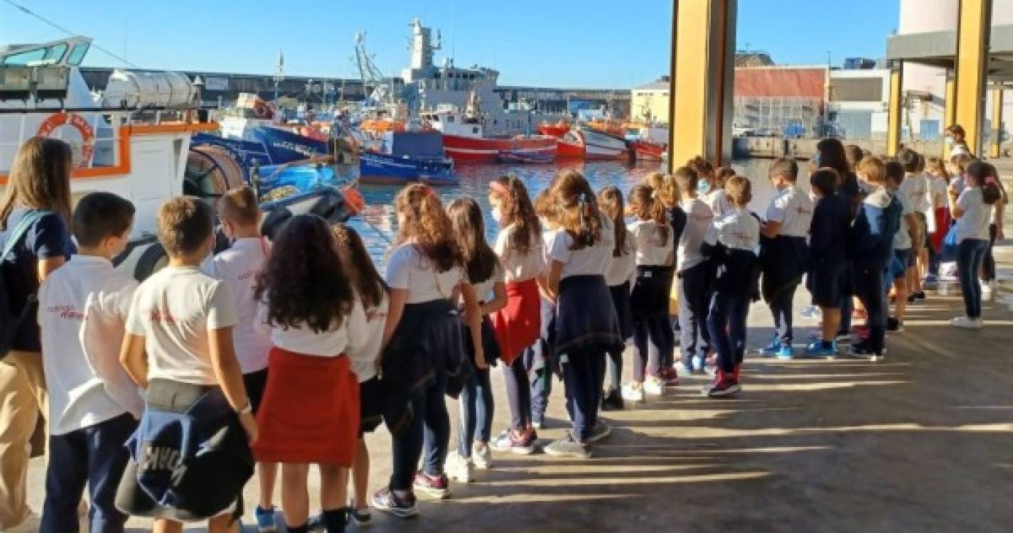 Alunos do Colégio do Marítimo assinalam retoma de visitas à lota do Funchal