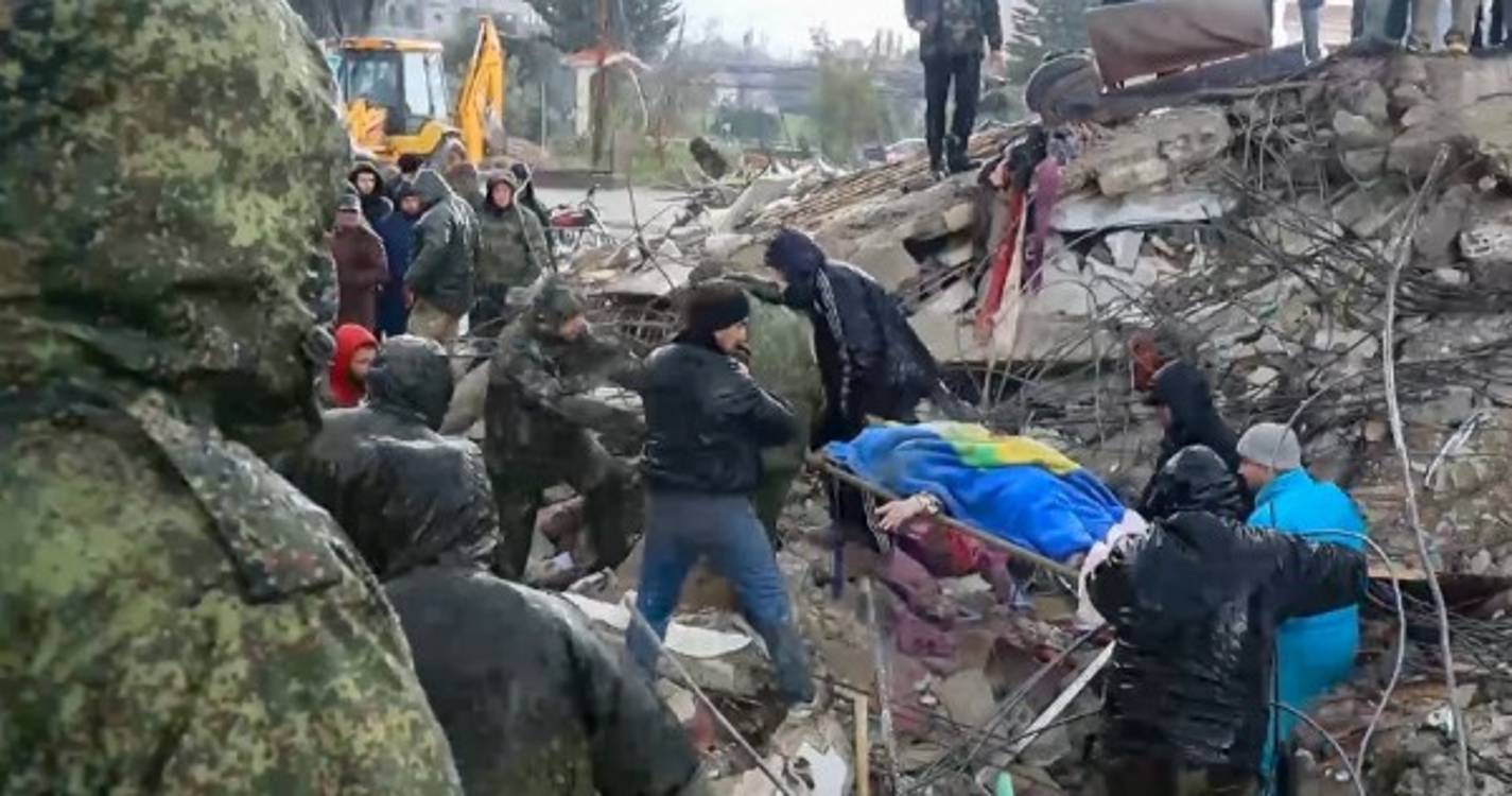 Sismo: Balanço na Turquia e Síria ultrapassa 5.000 mortos