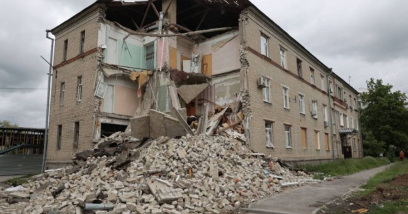 Ucrânia: Autoridades ucranianas recuperam 150 corpos de escombros em Kharkiv