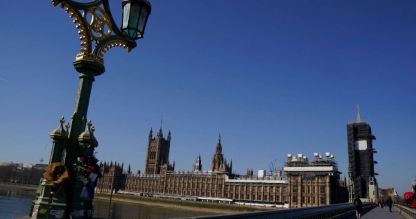 Migrações: Deputados britânicos criticam eficácia de deportação para o Ruanda