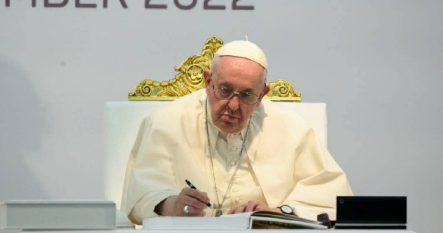 Papa apela aos jovens para reagirem &#34;à tendência de permanecer indiferentes&#34;