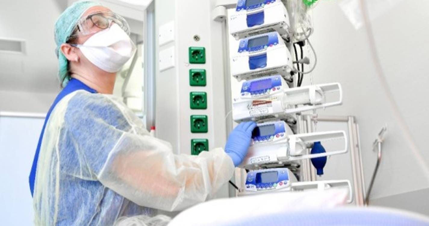 Homem vacinado internado na unidade covid