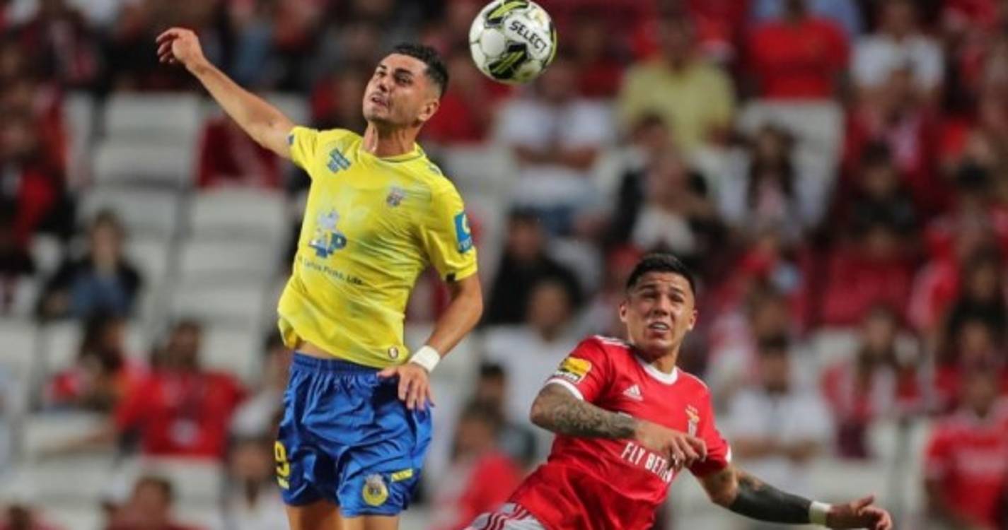 Benfica entra a golear