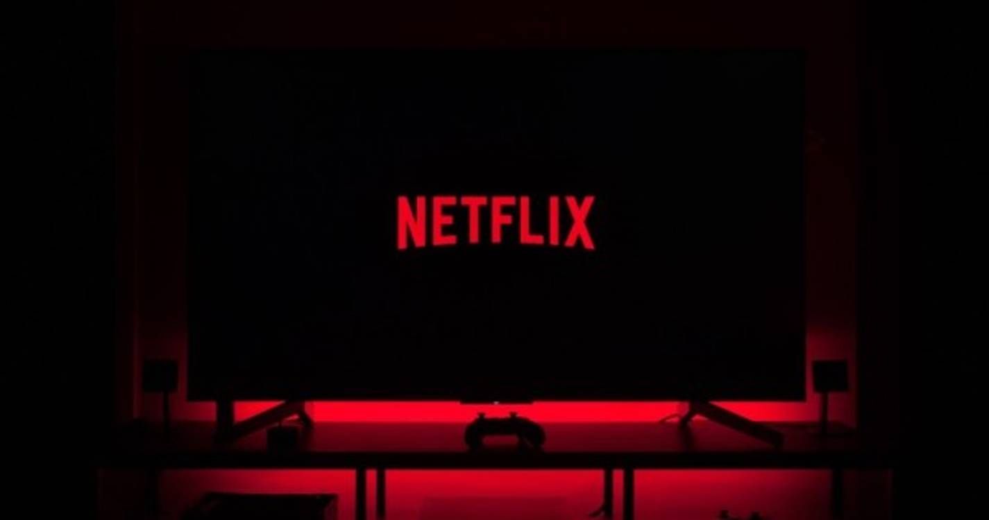 Atenção: Netflix quer cobrar mais a quem partilha a conta
