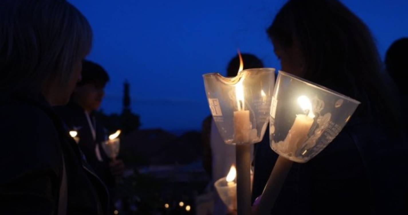 Procissão das velas percorre ruas da paróquia de Fátima