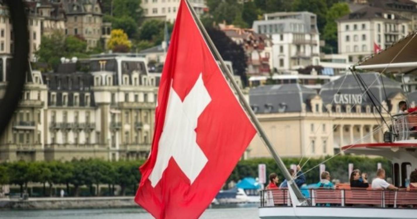 Covid-19: Suíça abole obrigação de quarentena para vacinados à entrada no país