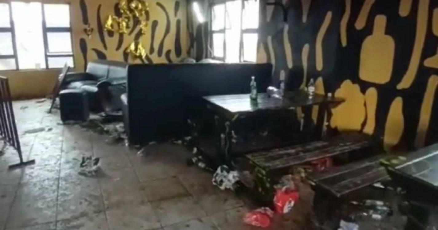 Polícia prende dono e funcionários de café onde morreram 21 jovens na África do Sul