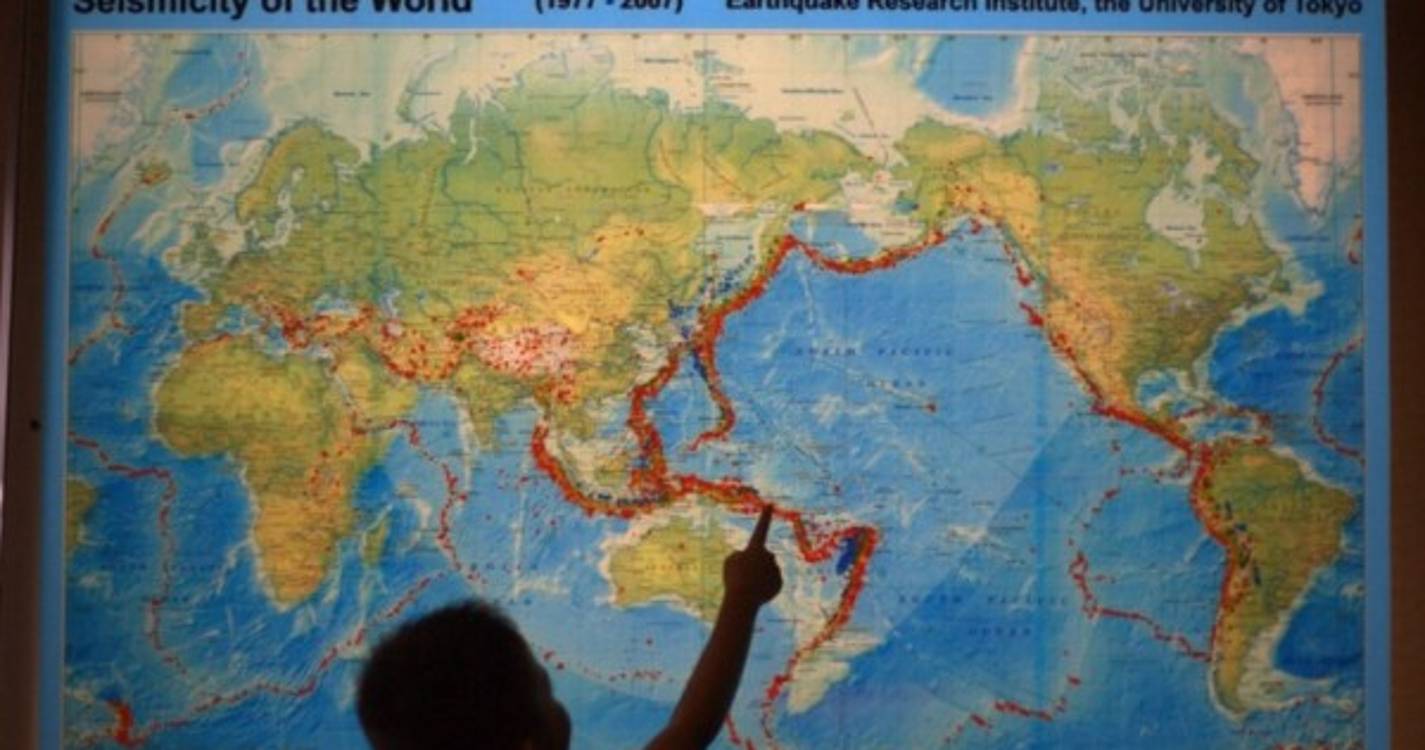 Sismo de mangnitude de 7,6 na Indonésia