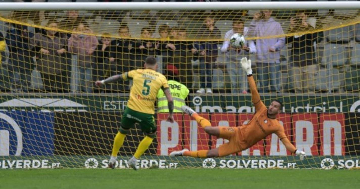 I Liga: Paços de Ferreira vence Santa Clara e abandona último lugar