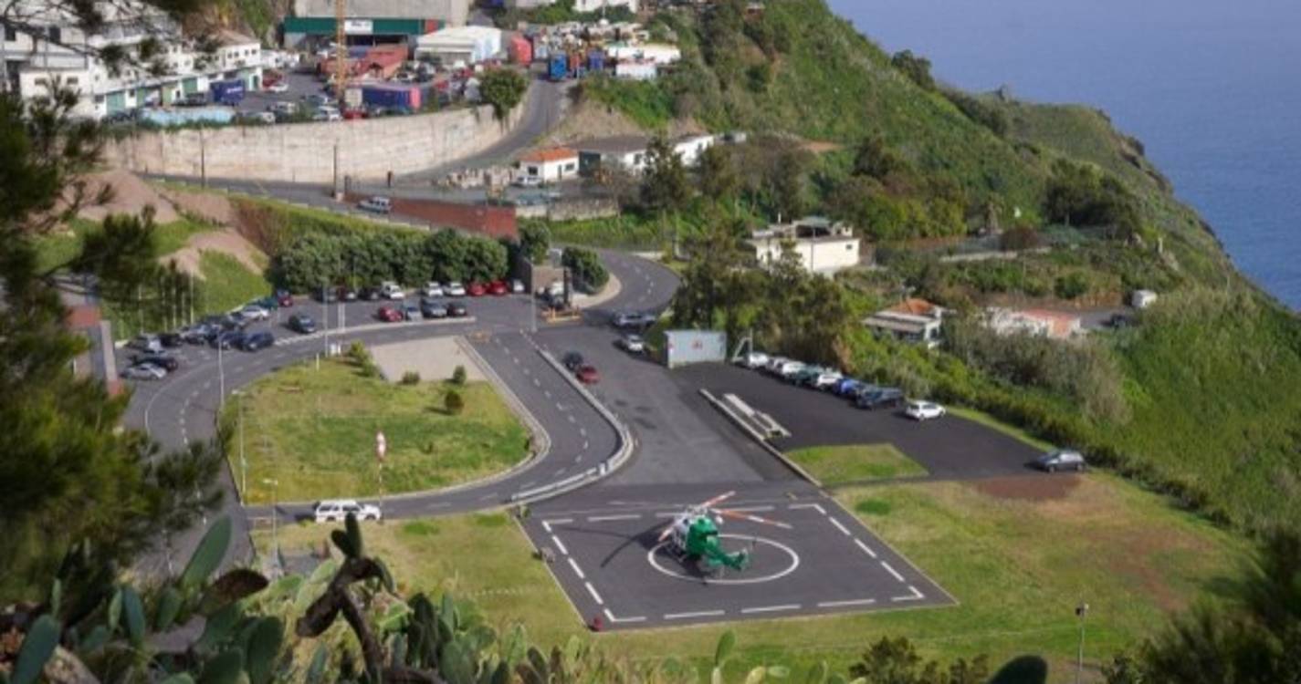 Bombeiros e helicóptero procuram turista perdida nas serras de Santana