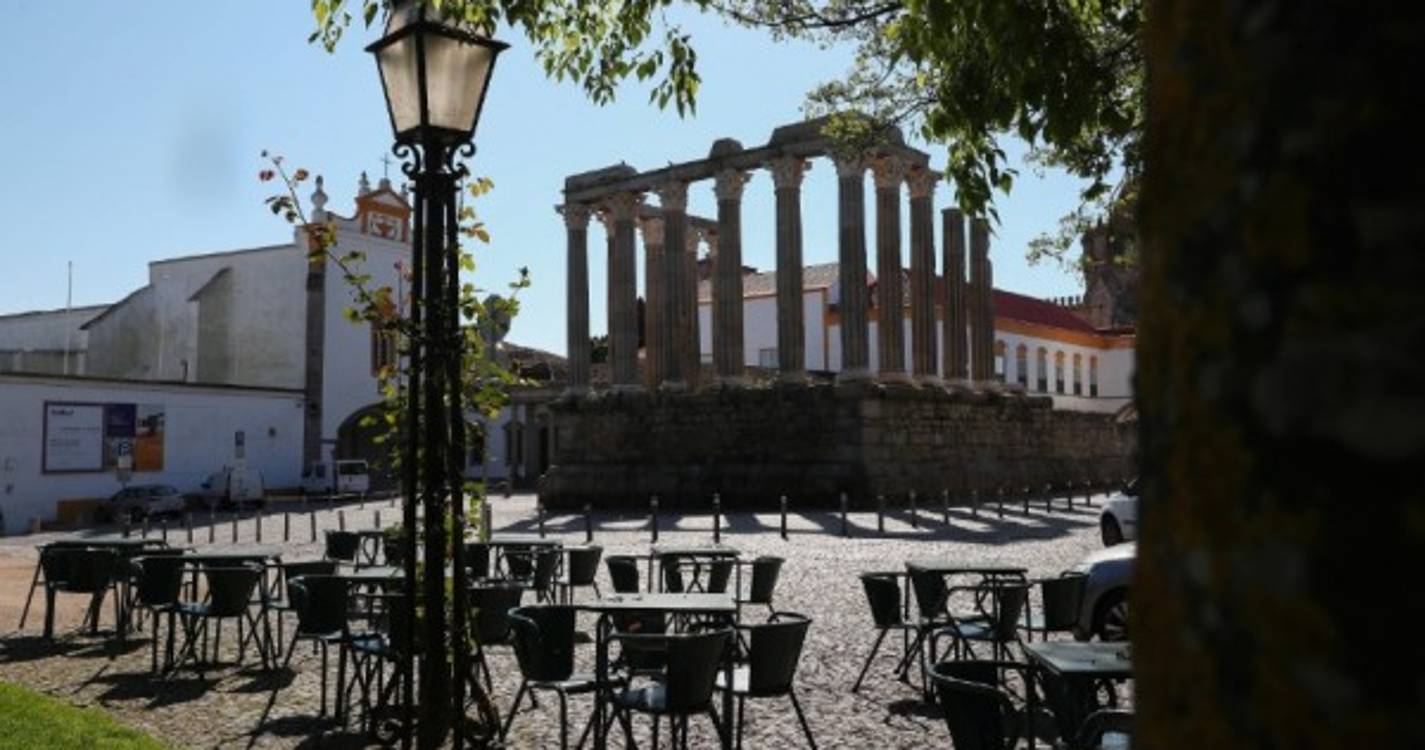 Covid-19: Esplanadas reabrem na segunda-feira mas Costa recomenda "cautelas"