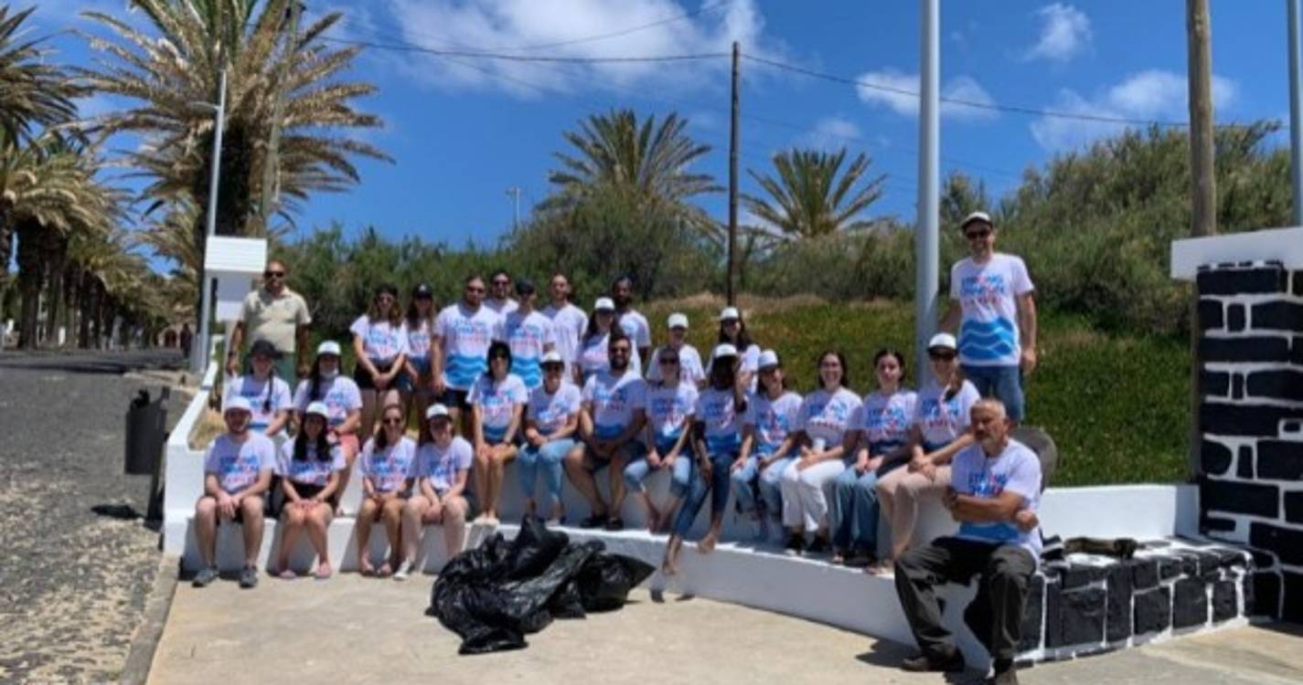 Dia Trivalor para a Biodiversidade promoveu ação de limpeza na Praia do Porto Santo