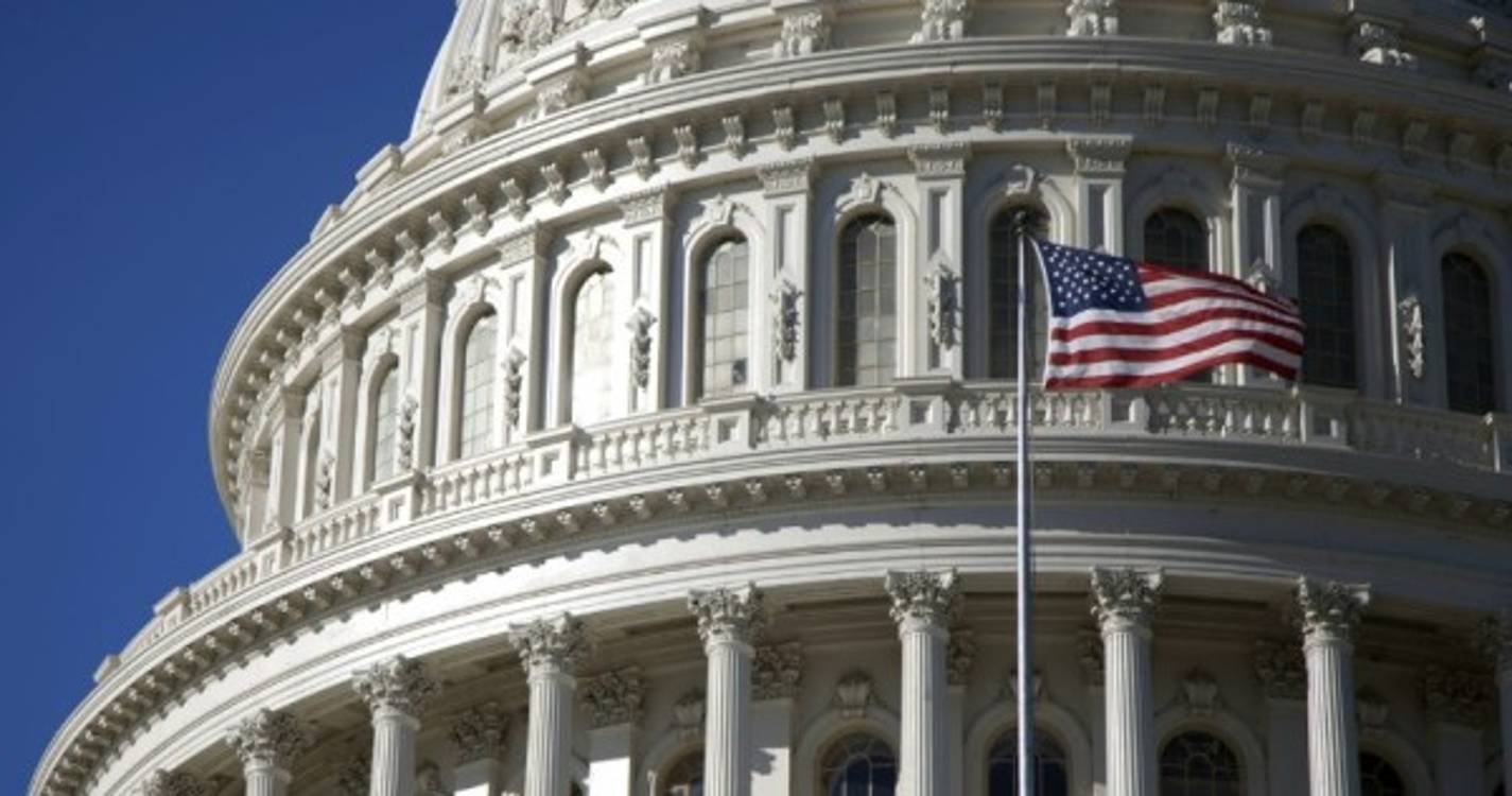 Três pessoas detidas em veículo suspeito junto ao Capitólio dos EUA