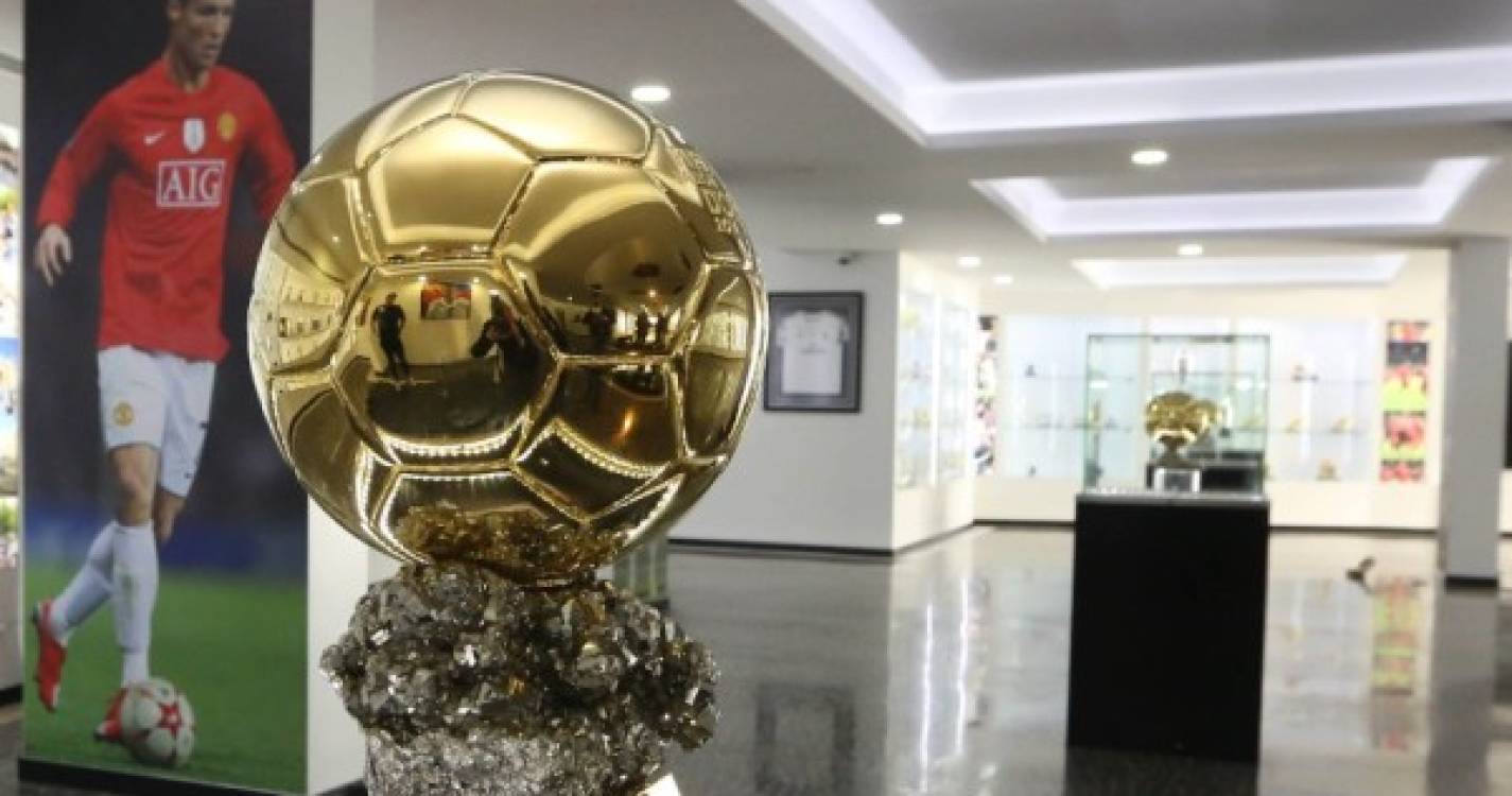 Quatro lusos nomeados para a Bola de Ouro na ausência do recordista Lionel Messi