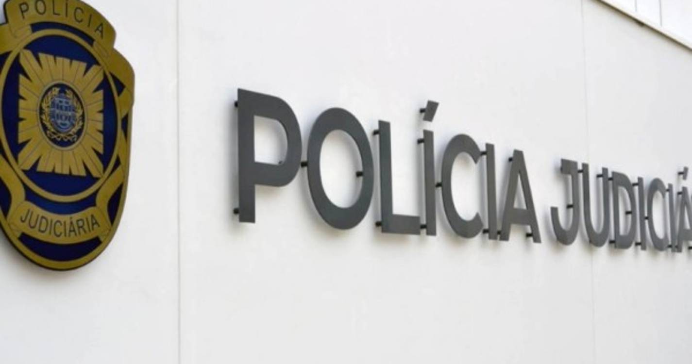 Mãe e filha morrem carbonizadas em casa