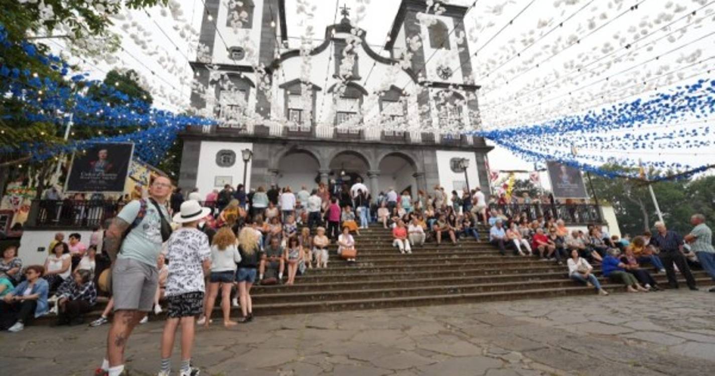 Monte: Começou a missa em homenagem à padroeira do arquipélago