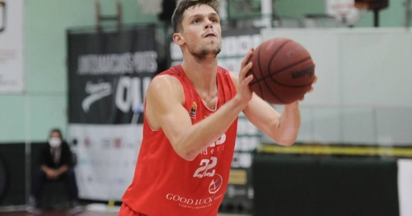Basquetebol: Madeirense Nuno Sá é reforço do FC Porto