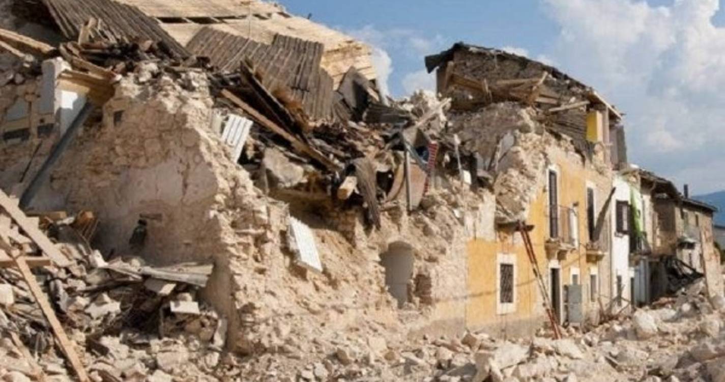 Número de mortos no sismo no Afeganistão sobe para 280