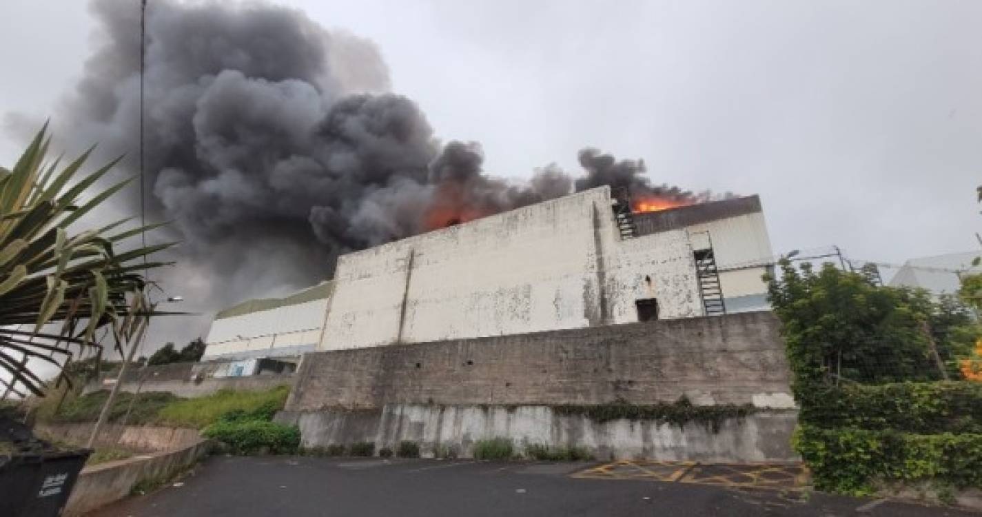 PS São Martinho atento a incêndio no armazém Jerónimo Martins