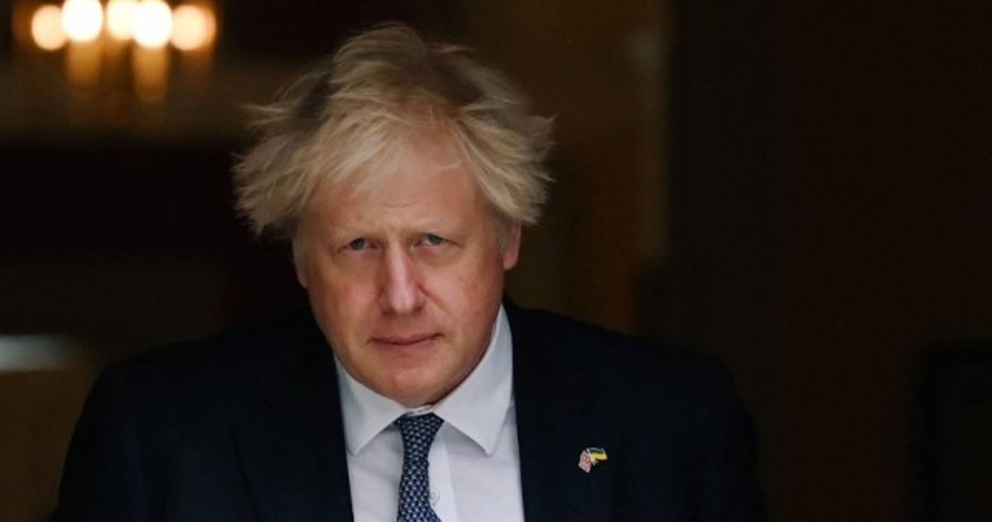 Boris Johnson apela a britânicos que "retribuam o amor e a devoção" da rainha Isabel II