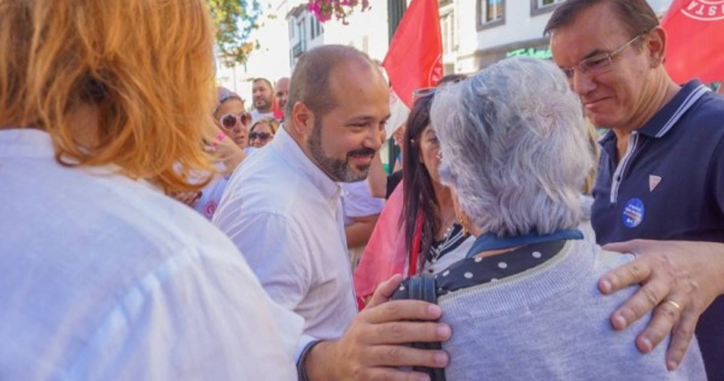 PS critica "governo que finge governar"