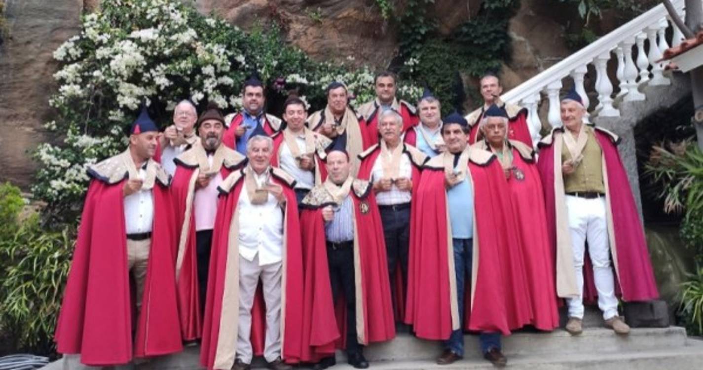 'Confraria' visita o país
