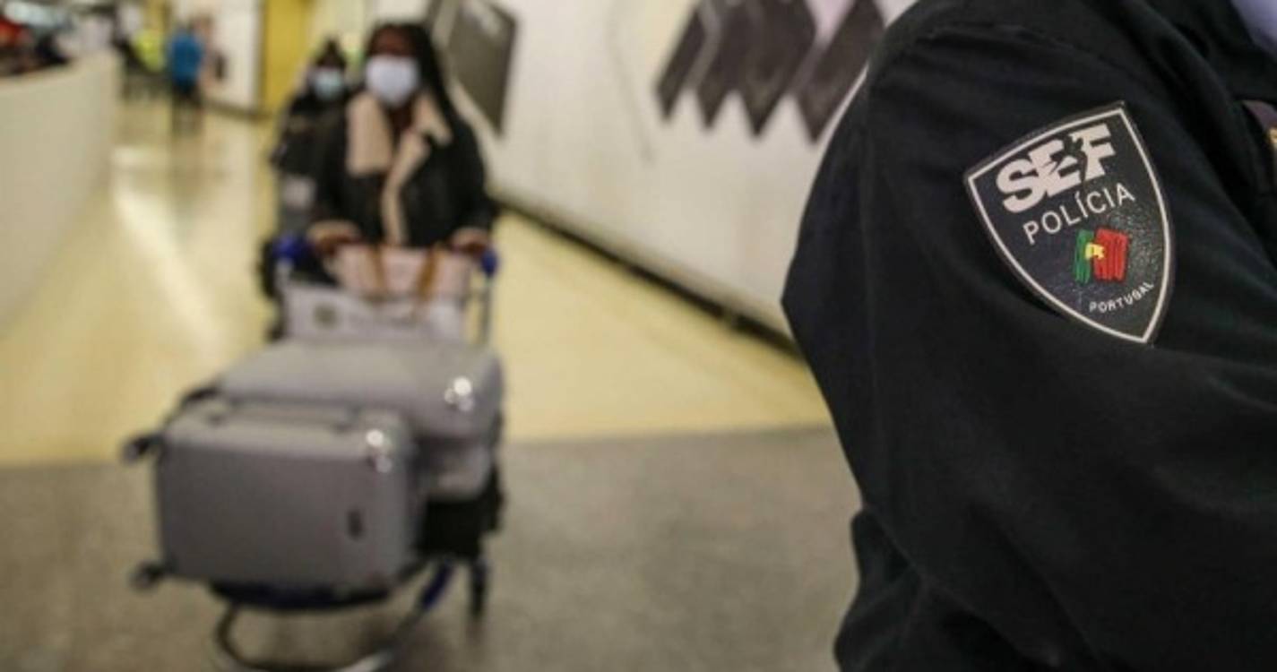Covid-19: Quase 1.700 passageiros multados nas fronteiras aéreas em 26 dias