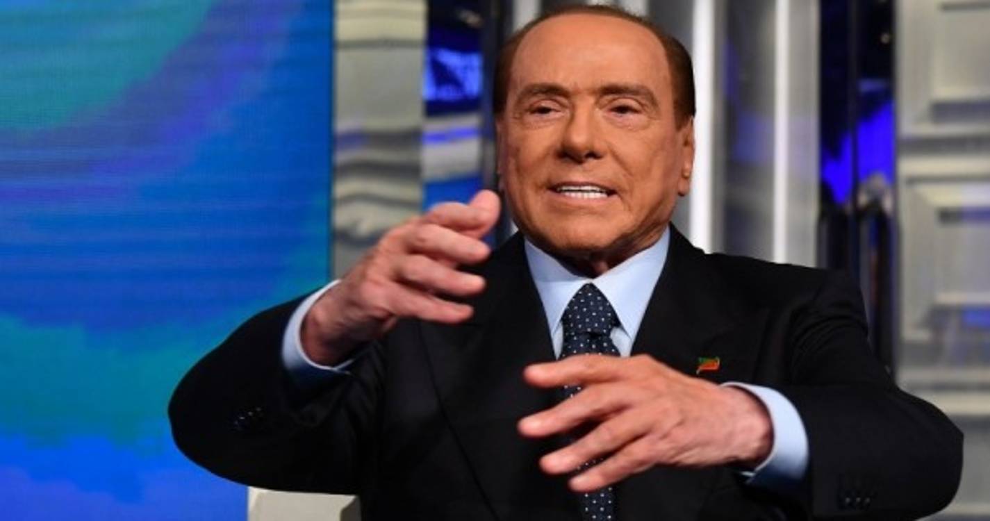 Sílvio Berlusconi acusado pela procuradoria de Milão de ter "escravas sexuais"