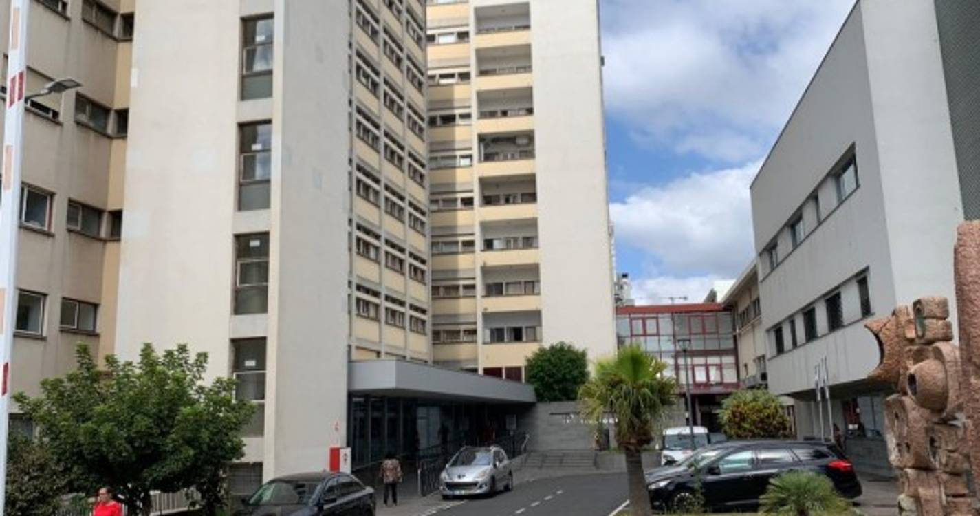 Aparente acalmia no Hospital Dr. Nélio Mendonça apesar do ‘caos’ provocado por ciberataque informático