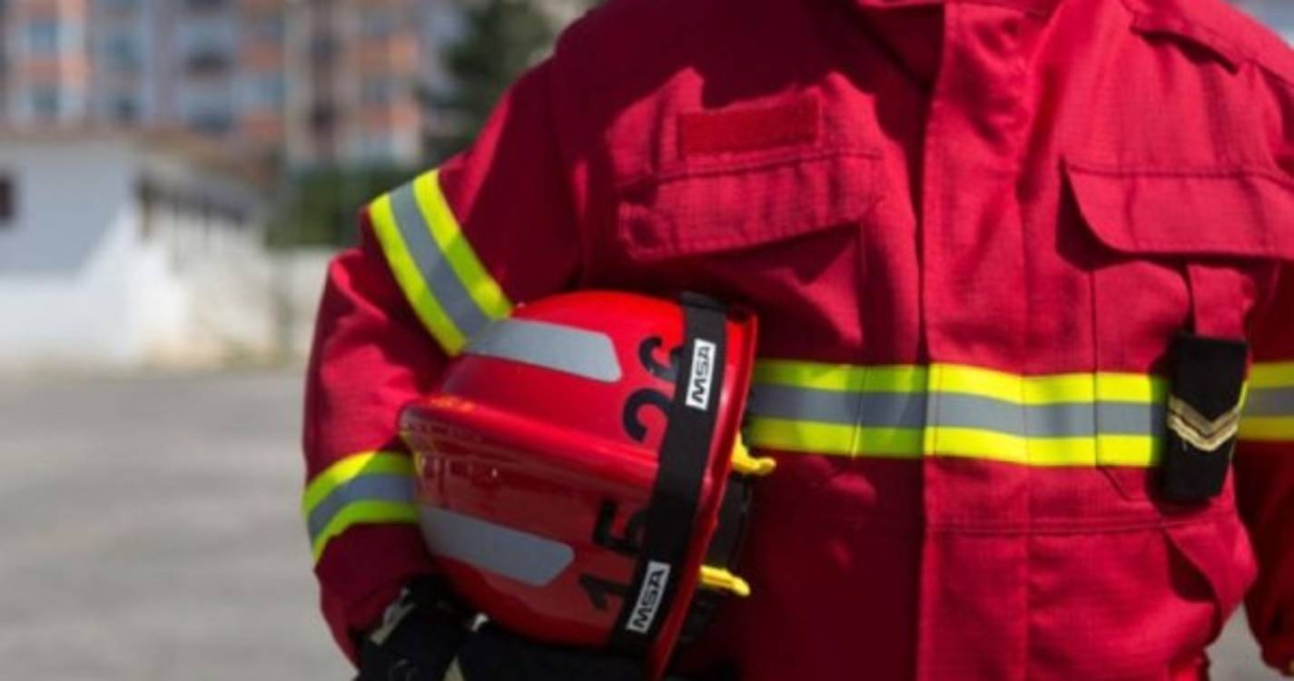 Incêndio numa habitação em Almada deixa três pessoas em estado grave