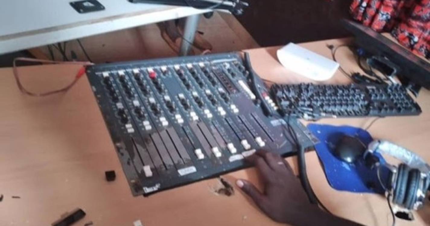 Guiné-Bissau: Cinco pessoas feridas em ataque à Rádio Capital