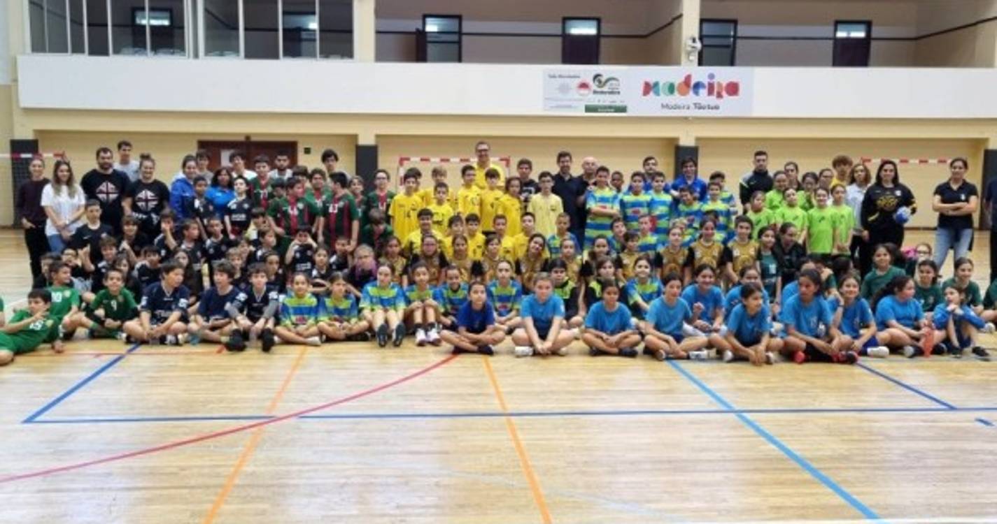 150 crianças jogaram andebol no aniversário do Imaculado