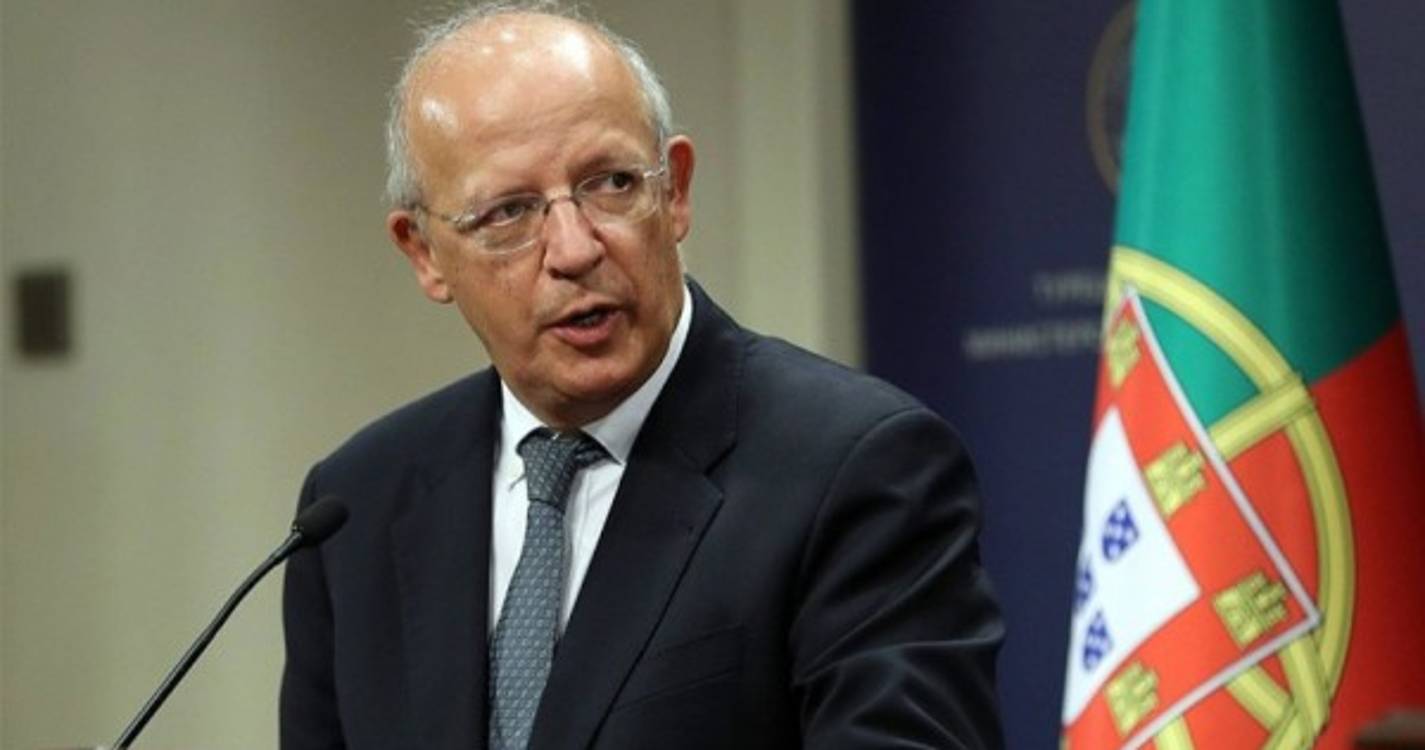 Santos Silva em visita a Moscovo na segunda e na terça-feira