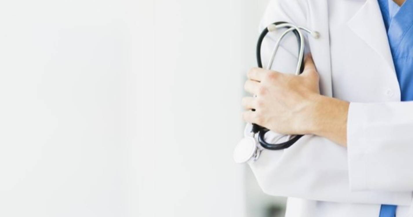 Covid-19: Médicos e farmacêuticos manifestam-se contra medidas de confinamento