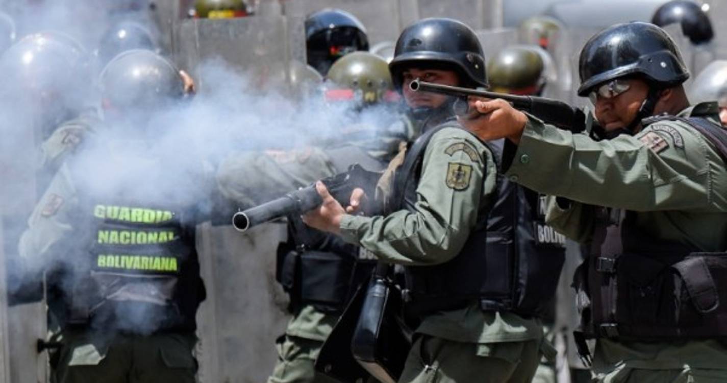 ONG venezuelana acusa polícias e militares de matarem 51 pessoas