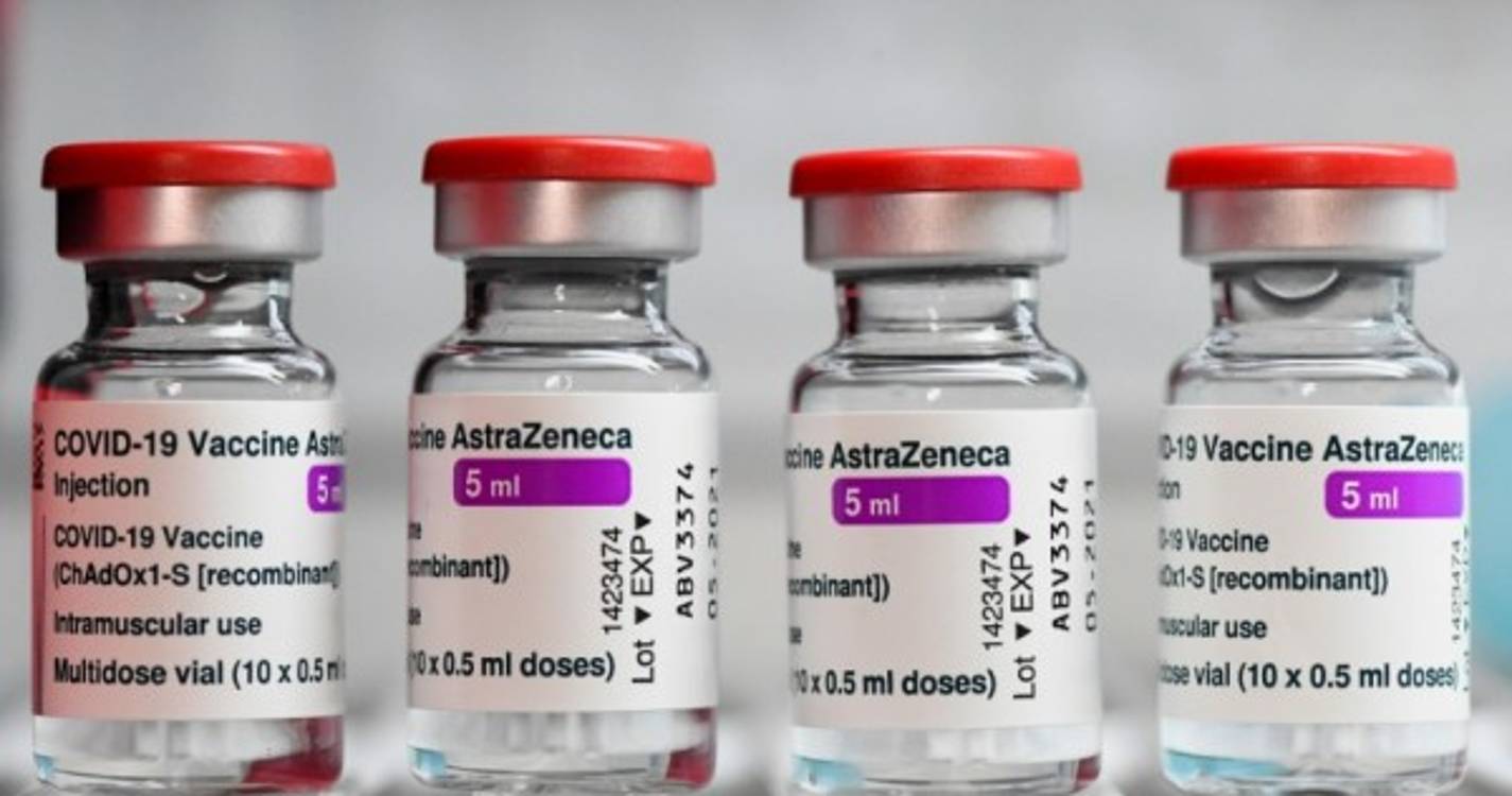 Covid-19: Bruxelas exige que AstraZeneca recupere atrasos nas vacinas e honre acordo