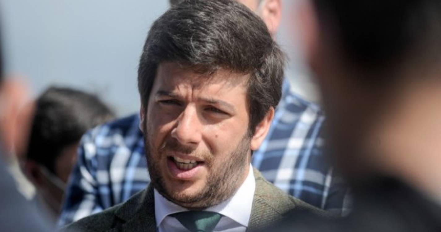 Rodrigues dos Santos (CDS) incita Costa a fazer orçamento retificativo