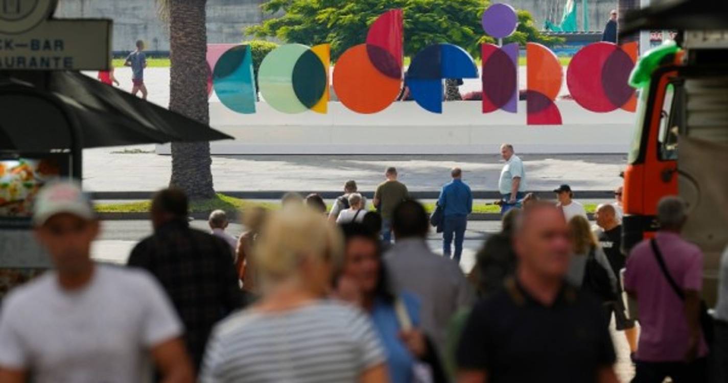 Albuquerque aumenta salários na função pública se Costa aumentar