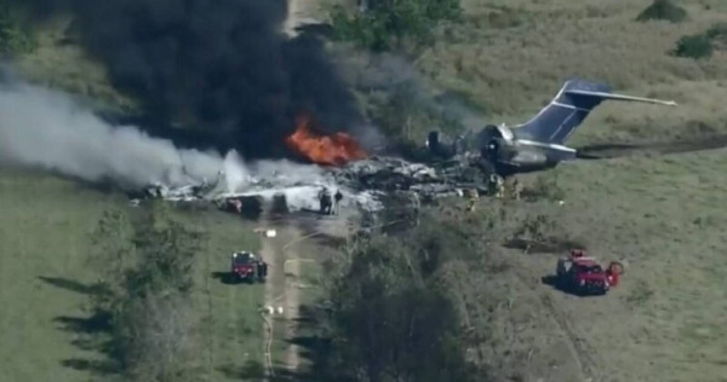 Avião com 21 pessoas cai no Texas. Passageiros e tripulação sobrevivem