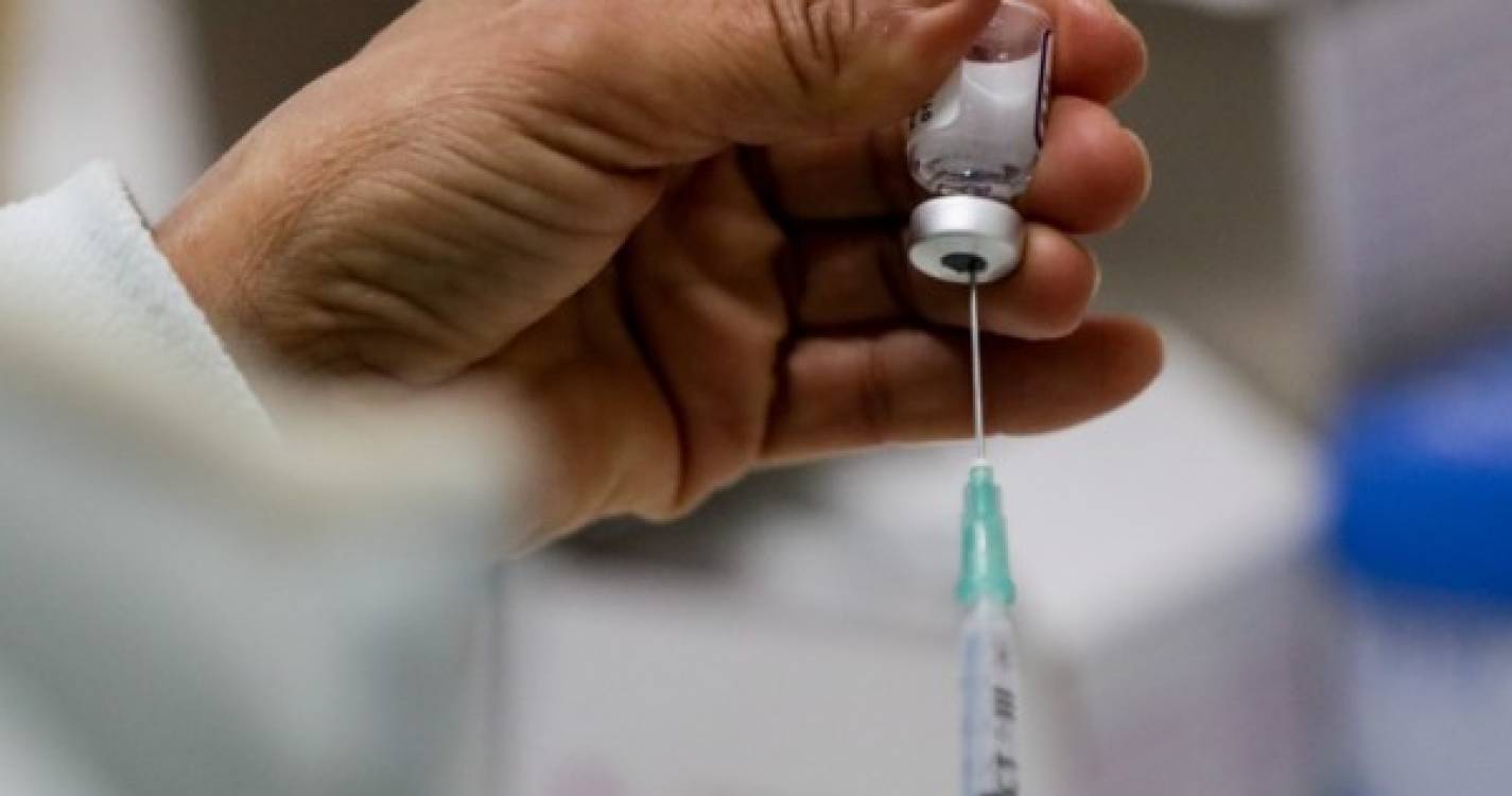 Covid-19: Mais 76.961 pessoas levaram dose de reforço da vacinação quinta-feira