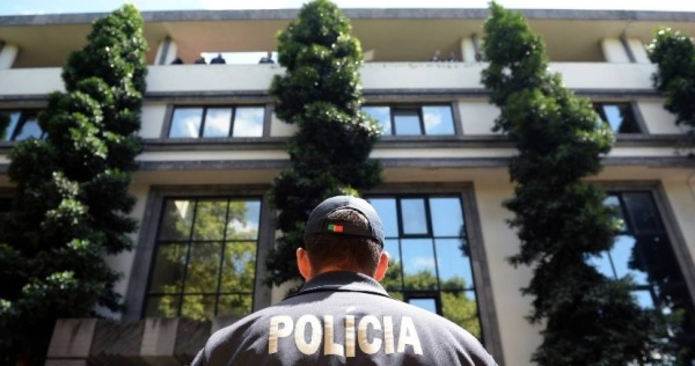 PSP detém homem por tráfico de estupefacientes e posse de arma proibida na Madeira
